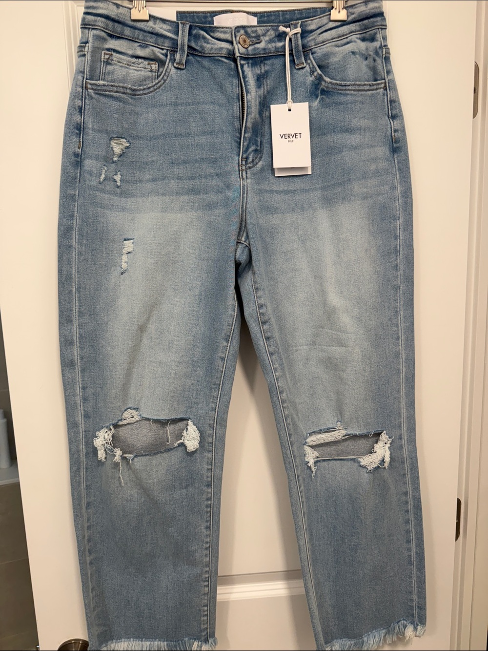 NWT Vervet Victoria Women’s Light Blue Distressed Straight-Leg Jeans size 31